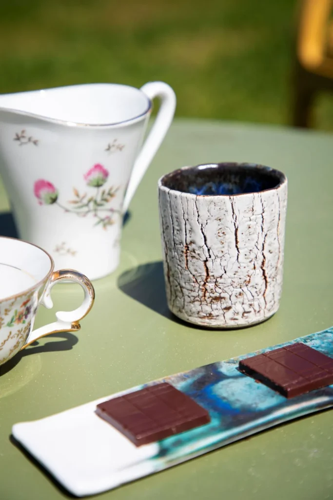 The menu 11 table au soleil avec tasse de cafe et chocolat du restaurant le moulin de la santoire